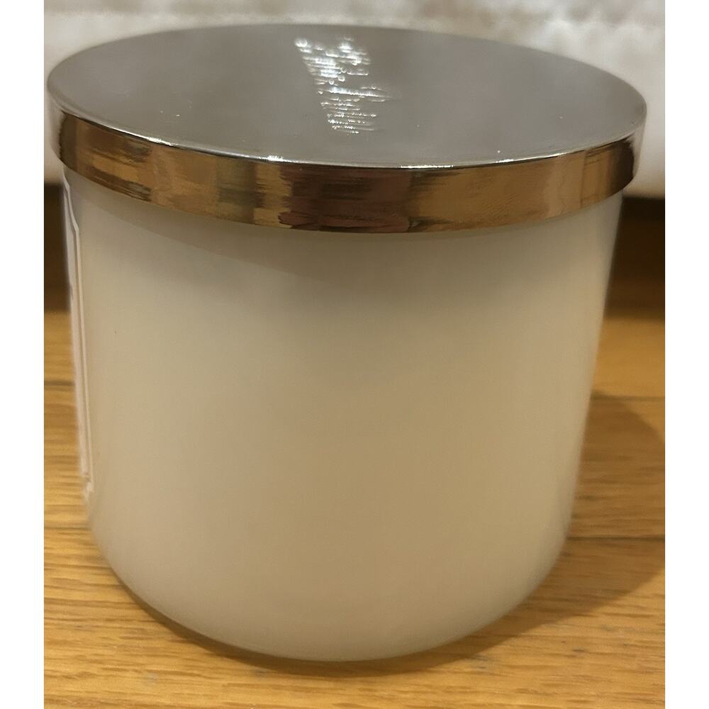 New White Barn 14.5 oz White Gardenia Candle - Picture 4 of 7